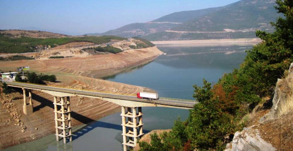 100 milionë dollarë kredi nga Banka Botërore për Ura të Qëndrueshme, por urat po shemben